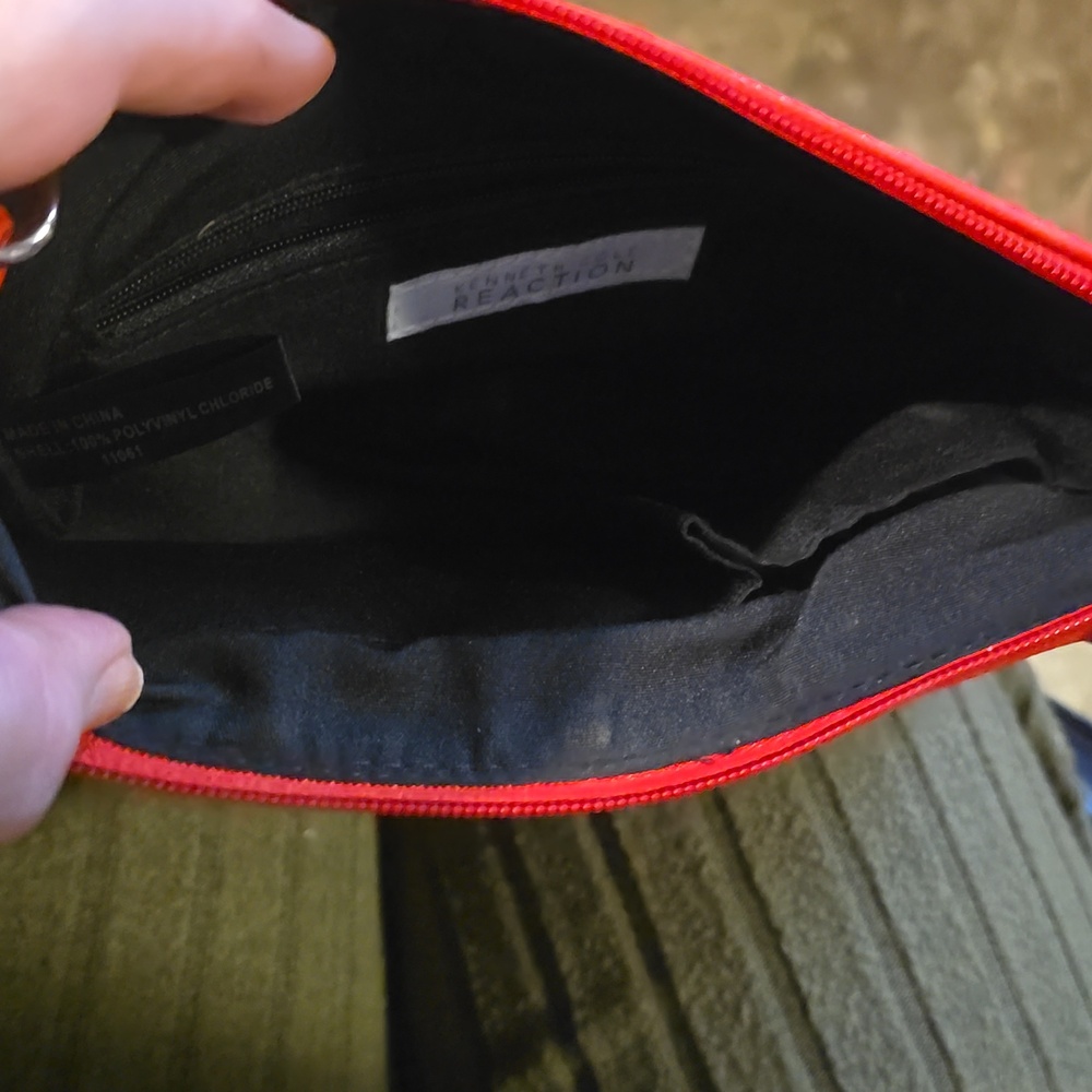 Small red kenneth cole crossbody purse - Picture 4 of 4